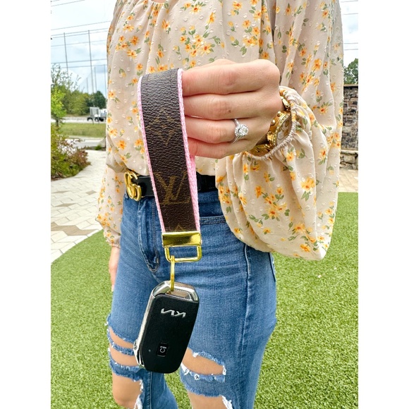 💖(2) LV Keyring💖 - Picture 1 of 3